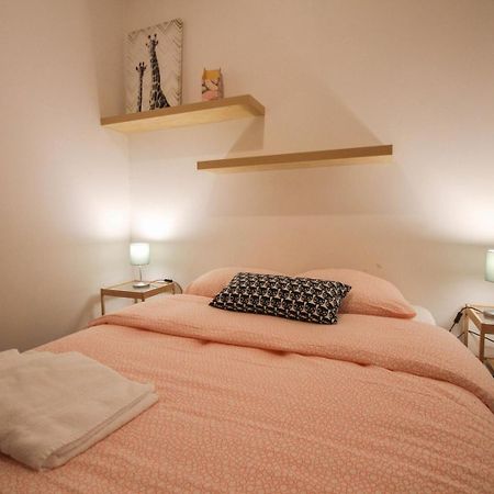 One Bedroom Equipped In Old ليل المظهر الخارجي الصورة