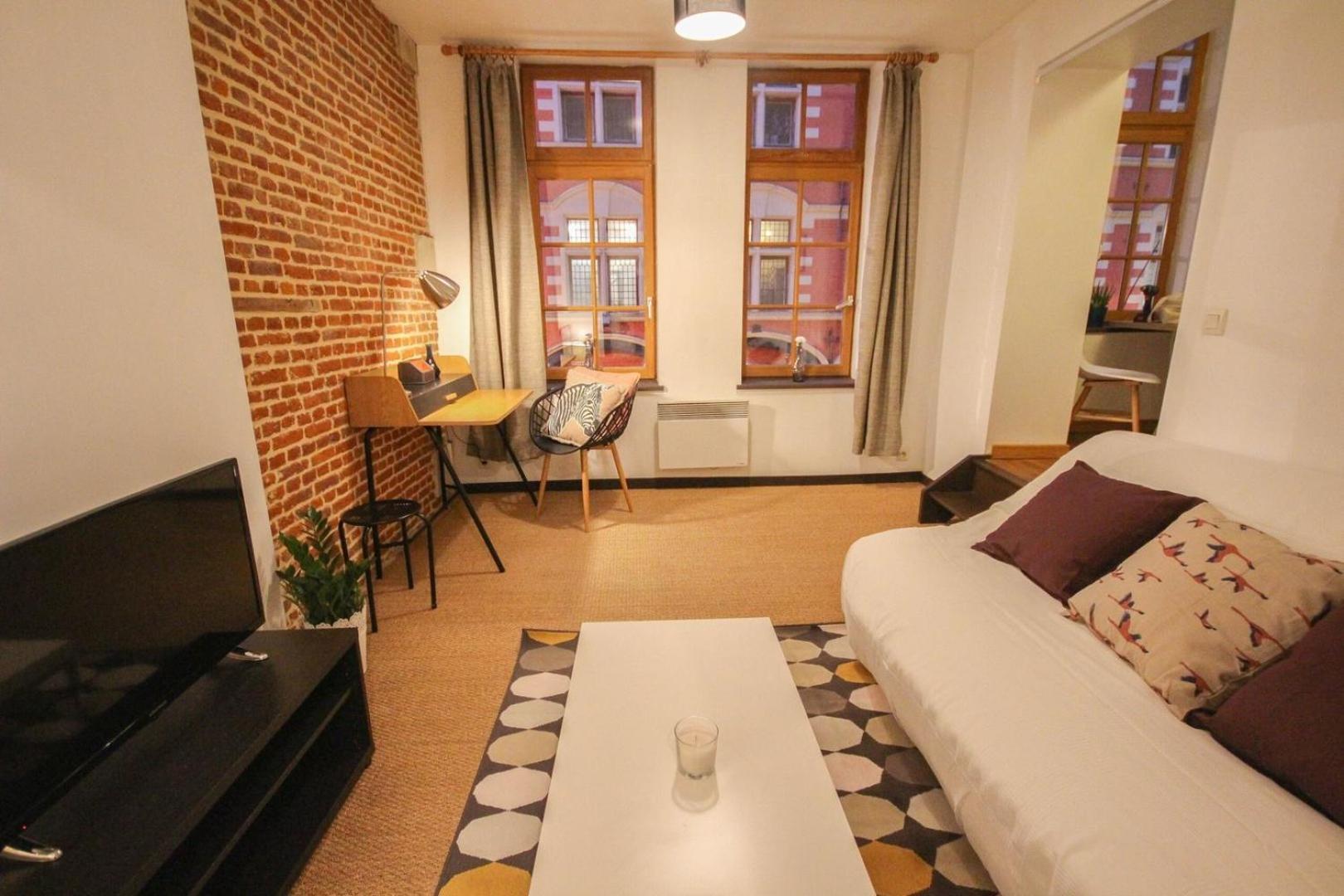 One Bedroom Equipped In Old ليل المظهر الخارجي الصورة
