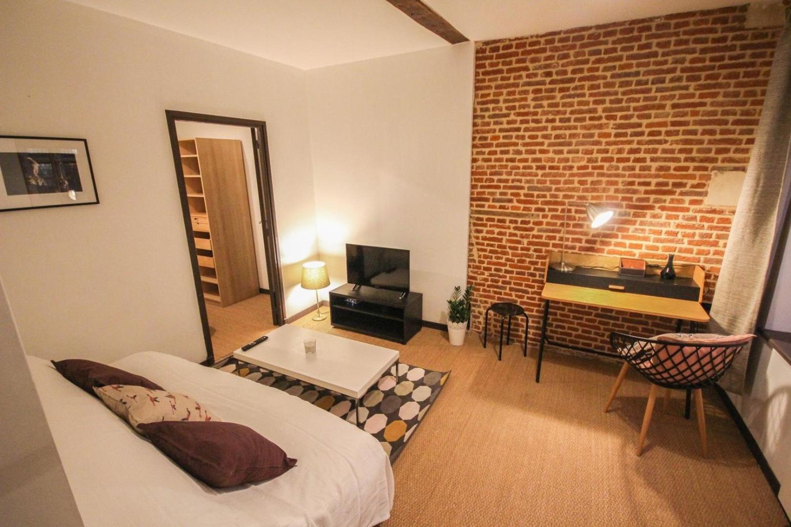 One Bedroom Equipped In Old ليل المظهر الخارجي الصورة